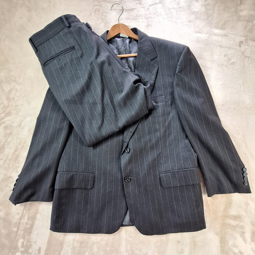 Jos A Bank Signature Suit Mens 42R Wool Charcoal Pinstripe Jacket Pants 34x26